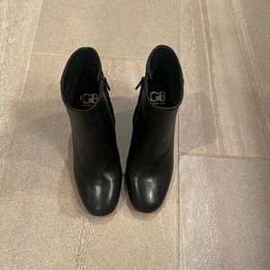 Gianna Bini ankle booties with heel